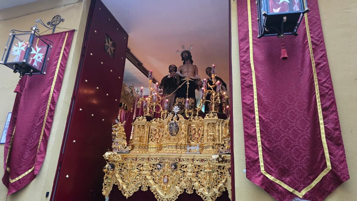 Salida del paso de misterio de Jesús Despojado