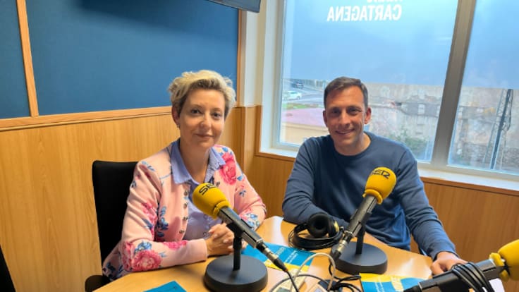 Isabel Navarro, presidenta del AMPA del IES Menárguez Costa y Alberto Ruiz, Agente Tutor